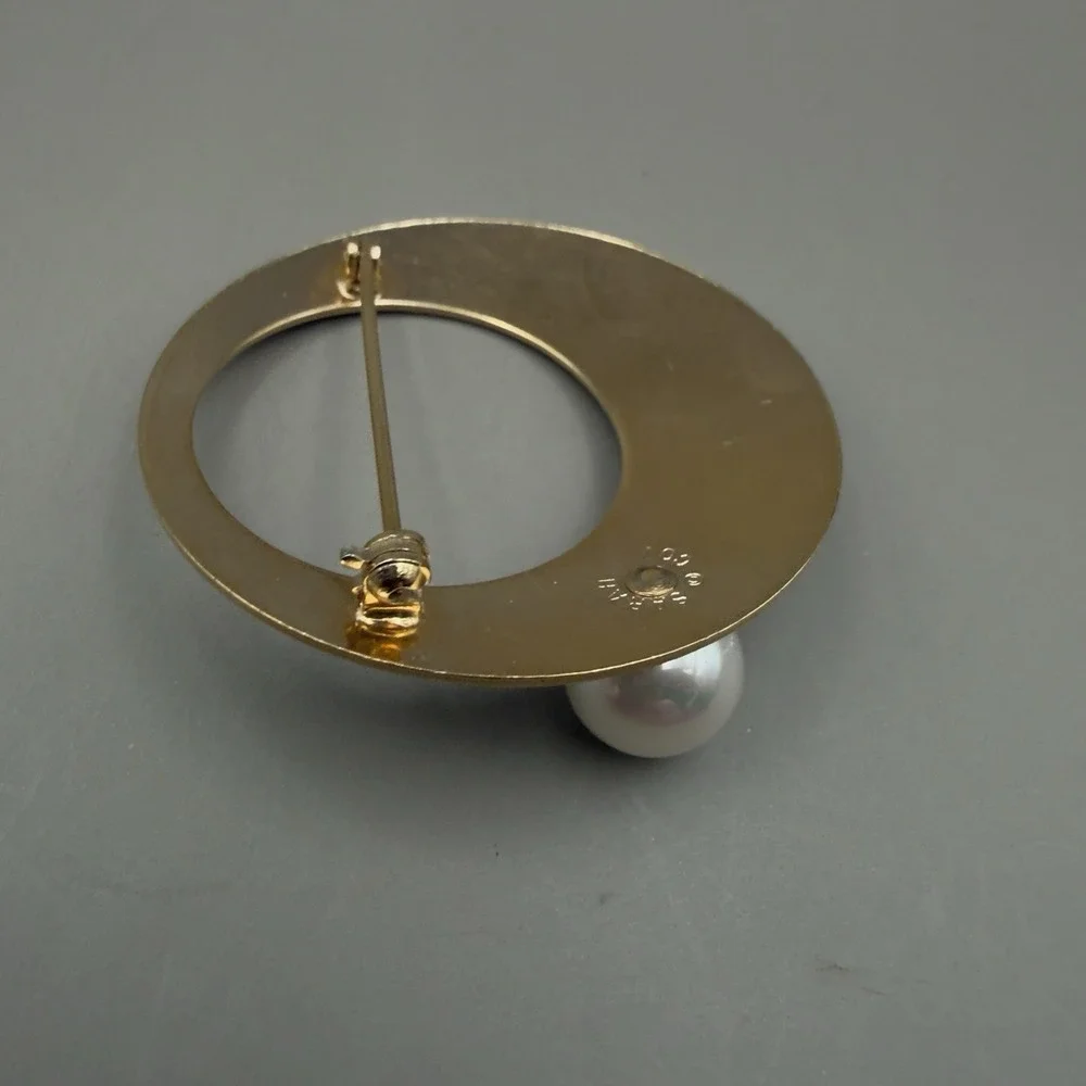 Vintage Sarah Coventry Gold Tone Open Circle Faux Pearl Brooch Pin Modernist